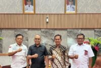AKBP (Purn) H. Asmar usai melakukan pertemuan dengan Ketua DPRD Provinsi Riau.