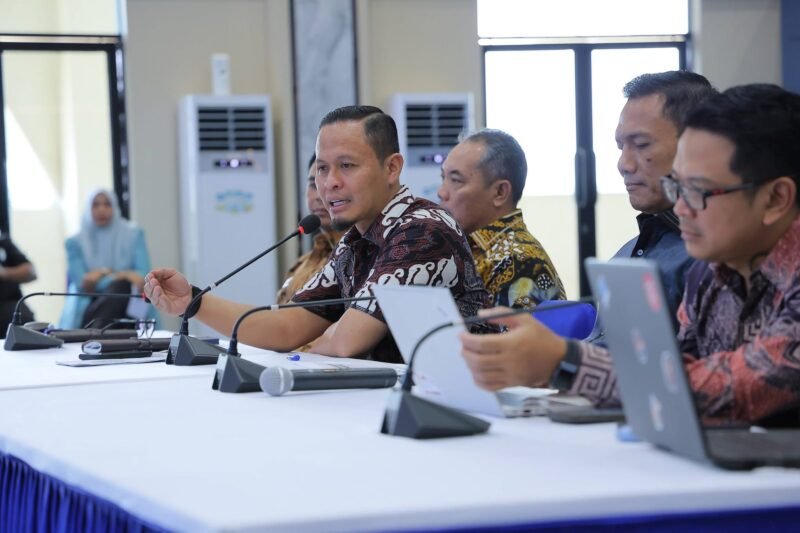 Wali Kota (Wako) Pekanbaru, H Agung Nugroho SE MM memimpin Rapat Kordinasi (Rakor) terkait tata kelola pemerintahan serta penyelamatan keuangan/aset Pemerintah Kota Pekanbaru - Pekanbaru.go.id