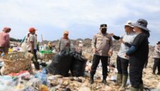 Atasi Persoalan Sampah, Kolaborasi Pemko Pekanbaru - Polda Riau Hadirkan Teknologi Waste to Energy
Jajaran Pemko Pekanbaru bersama Kapolda Riau Irjen Pol Herry Heryawan melakukan peninjauan ke TPA Muara Fajar - Pekanbaru.go.id