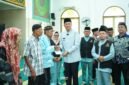 Wabup Muzamil Salurkan Zakat Konsumtif Ramadan, 2.015 Mustahik di Meranti Terima Bantuan.