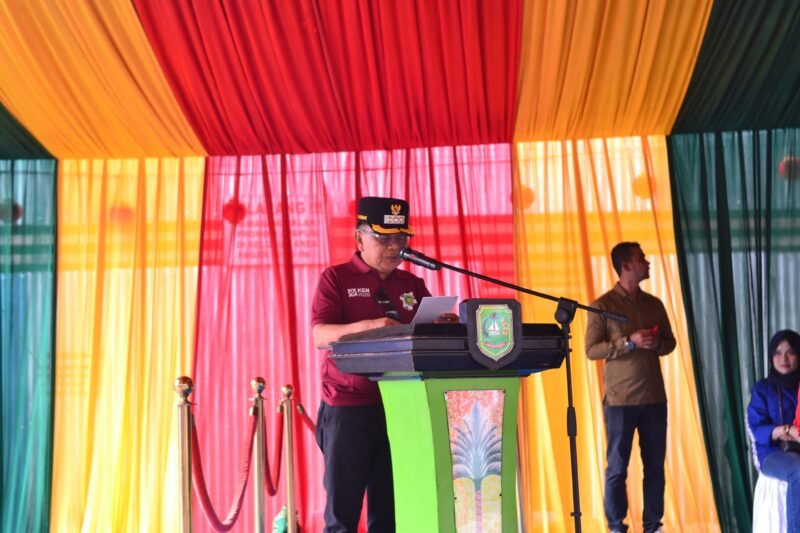 Bupati Meranti Tutup Festival Perang Air Cian Cui 2026.