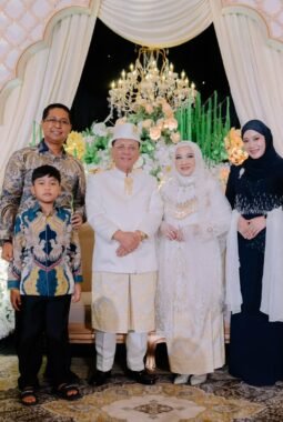 Wabup Jhony Charles Hadiri Akad Nikah Bupati Rohil H. Bistamam dan Tatik Sri Rahayu di Pekanbaru