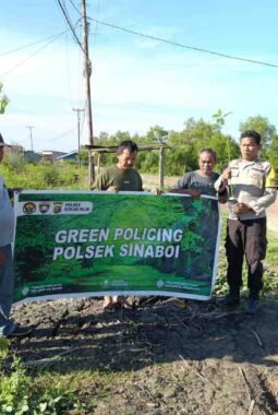 Dukung Kelestarian Lingkungan, Polsek Sinaboi Sosialisasikan Green Policing dan Tanam Pohon