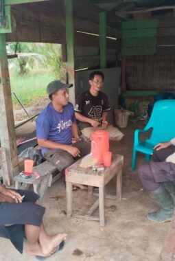 Perkuat Kamtibmas dan Cegah Karhutla, Bhabinkamtibmas Polsek Sinaboi Intensif Sambangi Warga Sungai Bakau