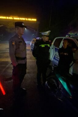 Cegah Balap Liar dan Kejahatan Jalanan, Polres Rokan Hilir Gelar Patroli Blue Light di Jalur Lintas