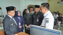 Percepat Digitalisasi Birokrasi, Bupati Rohil Tinjau Perekaman TTE PPPK Paruh Waktu 
